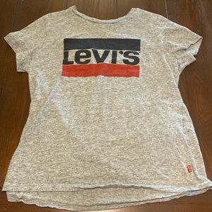 Women’s Levi’s short sleeve shirt